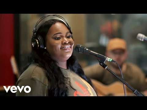 Tasha Cobbs Leonard – Gracefully Broken