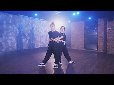 Red Velvet – IRENE & SEULGI ‘놀이 (Naughty)’ Choreography Video