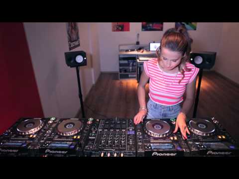 Juicy M & 4 CDJs – NEW 2014