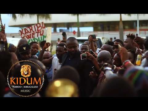 Kidum’s fans storming the Bujumbura international Aeroport